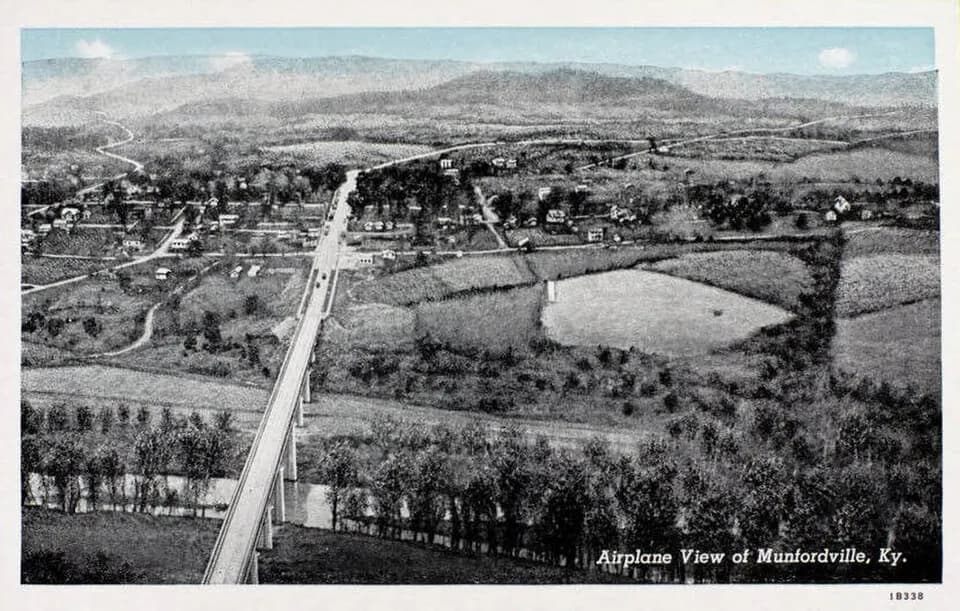 Historic black-and-white aerial postcard view of Munfordville, Kentucky.